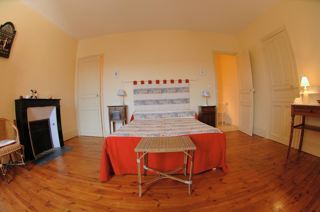 La Maison De Mariecamille Hotel Saint-Germain-Lembron Kültér fotó